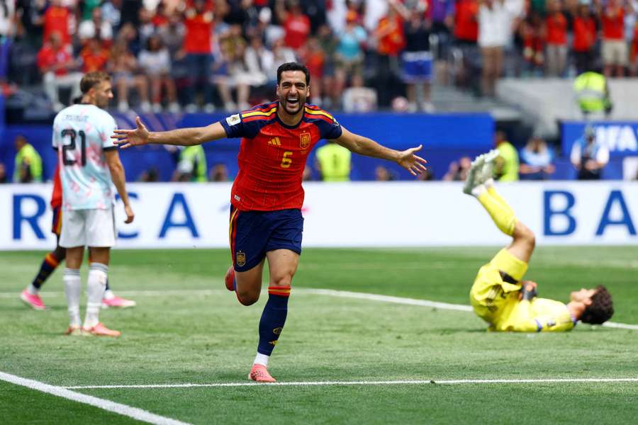 Merino frappe encore et libère toute une nation : l'Espagne file en demi-finales du Mondial Merino frappe encore et libère toute une nation : l'Espagne file en demi-finales du Mondial