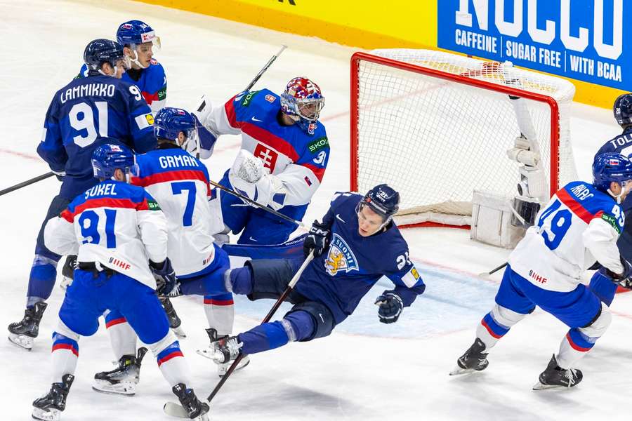 Slovenskí hokejisti vyzvú na úvod olympijského turnaja Fínov. Slovenskí hokejisti vyzvú na úvod olympijského turnaja Fínov.