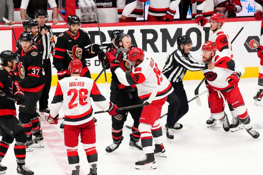 NHL pozná prvý postupujúci tím, tvrdý z