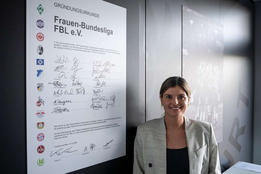 Katharina Kiel dans les bureaux de la nouvelle ligue féminine allemande Katharina Kiel dans les bureaux de la nouvelle ligue féminine allemande