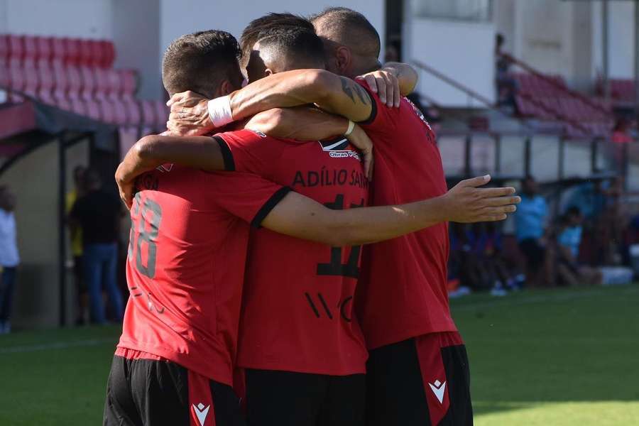 Jota Silva e Robinho fizeram os golos