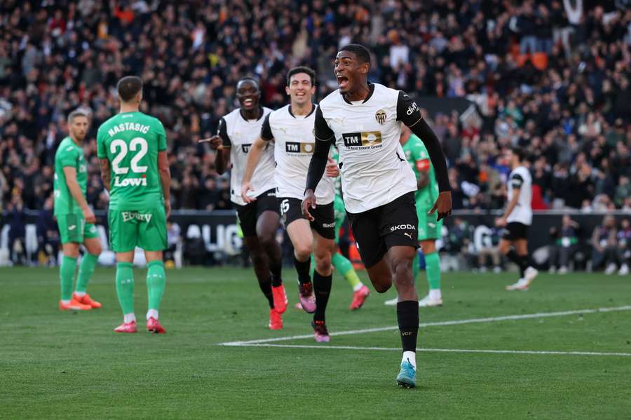Mosquera celebrates scoring for Valencia