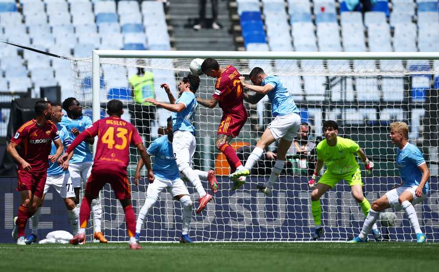 Mancini svetta segnando il suo primo gol del pomeriggio