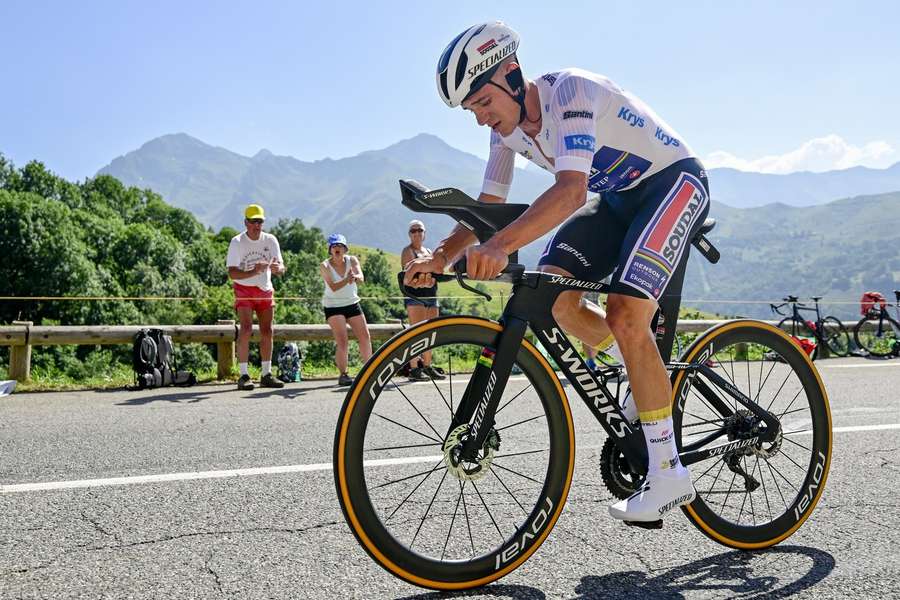 Evenepoel z Tour de France odstoupil.
