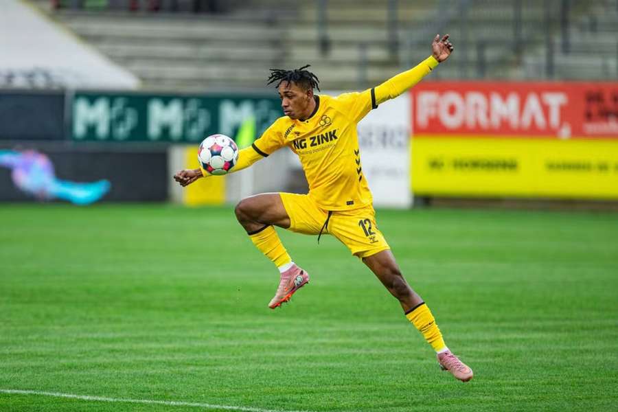 PŘESTUPY ONLINE: Bayern nadále sleduje stopera z Chelsea. Slavia se dívá do Dánska