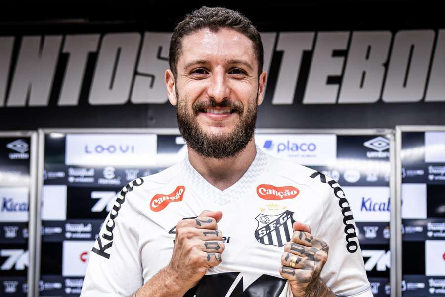 Zé Rafael pode estrear pelo Santos na segunda (12), três meses após cirurgia