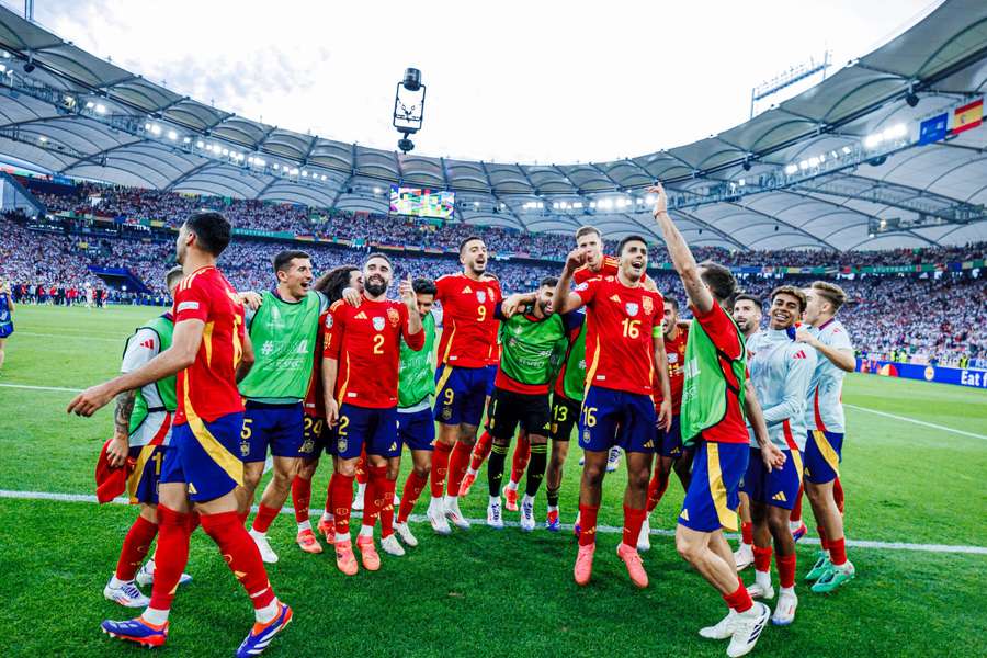 Los jugadores de España celebran el pase a semifinales en Stuttgart