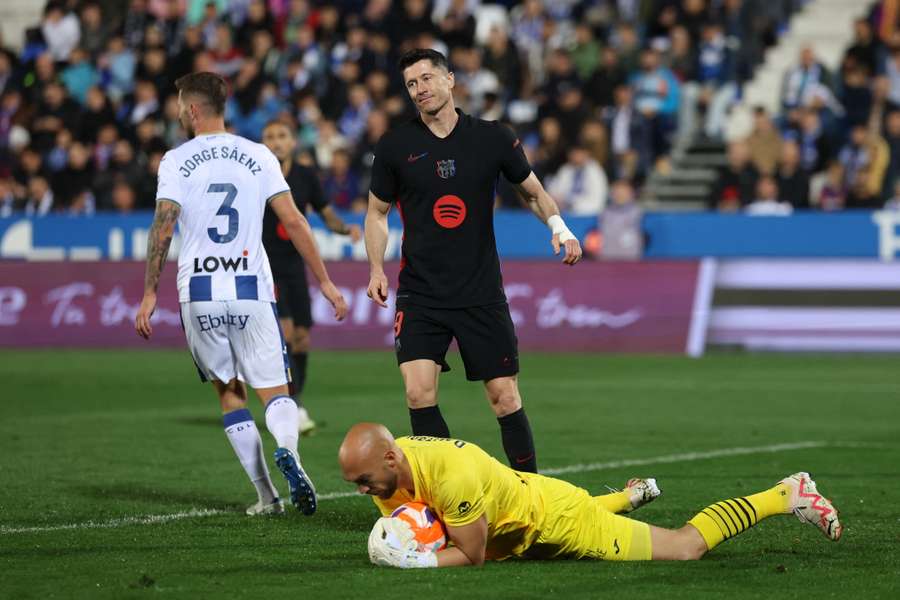 Barcelona może odetchnąć, Lewandowski musi poczekać. Samobój przesądził w Leganes