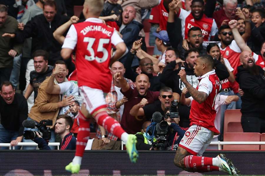 Liverpool testa liderança do Arsenal; City se vê na cola do time londrino