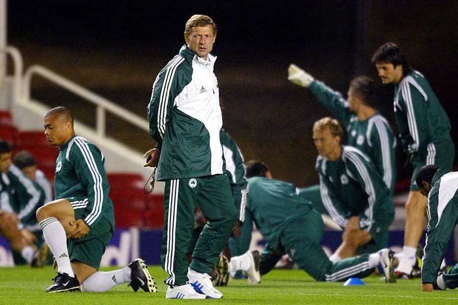 Ščasný při tréninku Panathinaikosu na legendárním stadionu Highbury, kde hrával Arsenal. Ščasný při tréninku Panathinaikosu na legendárním stadionu Highbury, kde hrával Arsenal.