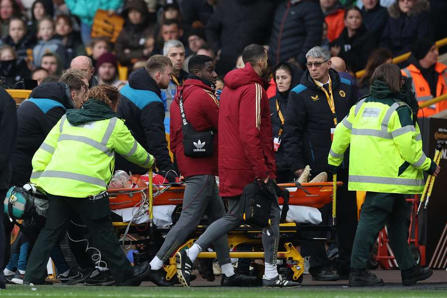 Terrore in Inghilterra, una giocatrice collassa in campo nella finale di FA Cup