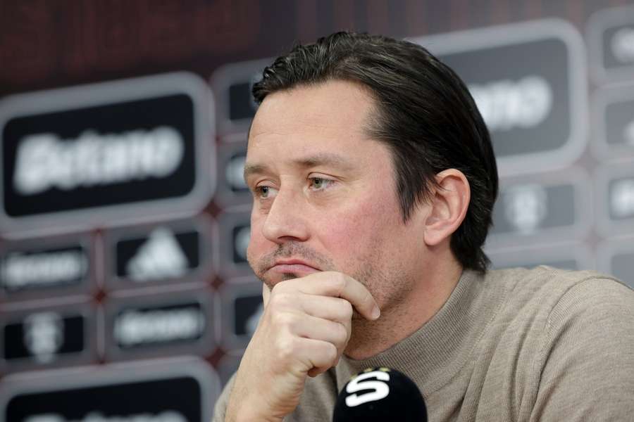 Sportovní ředitel Sparty Tomáš Rosický si rýpl do rozhodčích i do Slavie.
