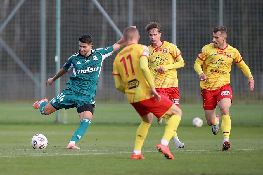 Legia pokonała Znicz w sparingu w Książenicach. Gole Rajovicia i Colaka Legia pokonała Znicz w sparingu w Książenicach. Gole Rajovicia i Colaka