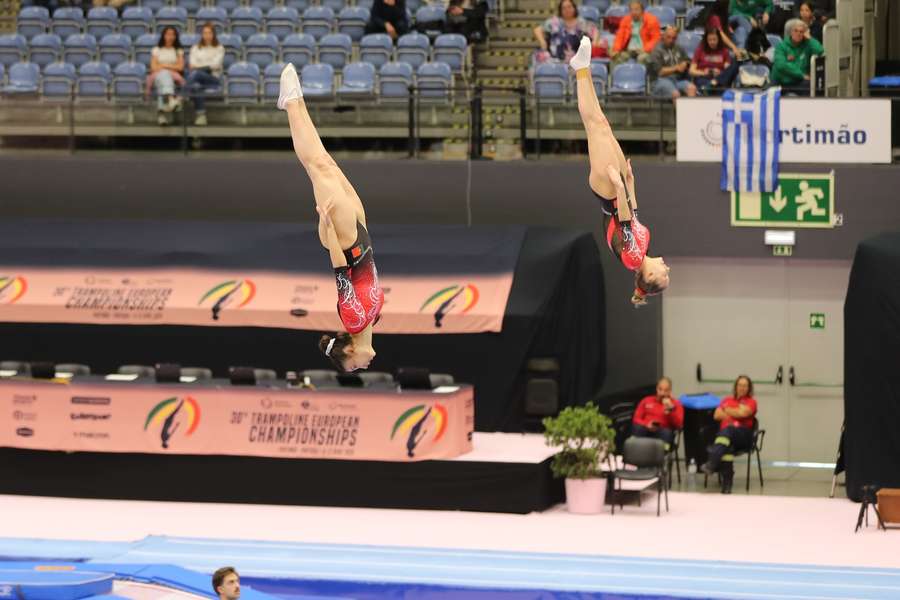 Catarina Nunes e Sofia Correia somaram 47.360 pontos, atrás da dupla bielorrussa, medalha de ouro, com 48.790 Catarina Nunes e Sofia Correia somaram 47.360 pontos, atrás da dupla bielorrussa, medalha de ouro, com 48.790