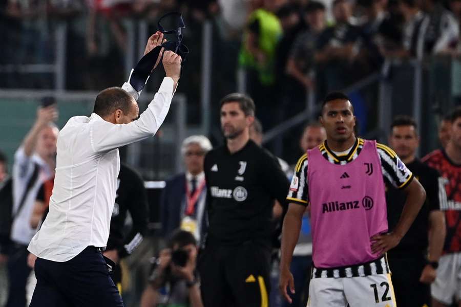 Allegri depois de ser expulso na final da Taça de Itália