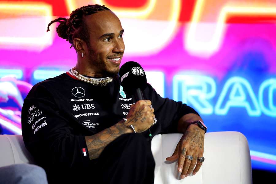 Lewis Hamilton nam donderdag deel aan de persconferentie voor coureurs