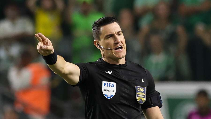 A arbitragem de Rafael Klein foi muito questionada A arbitragem de Rafael Klein foi muito questionada