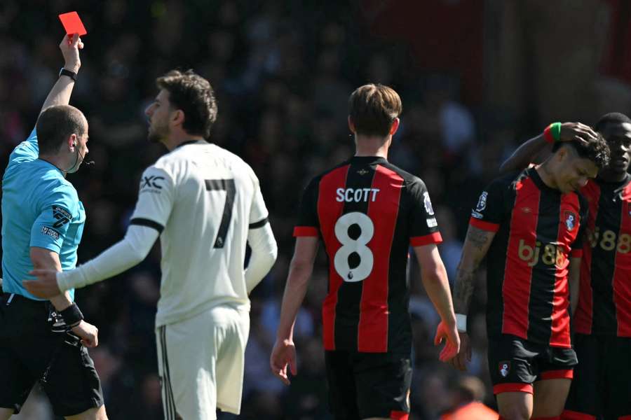 Evanilson sofreu expulsão injusta em Bournemouth x Manchester United