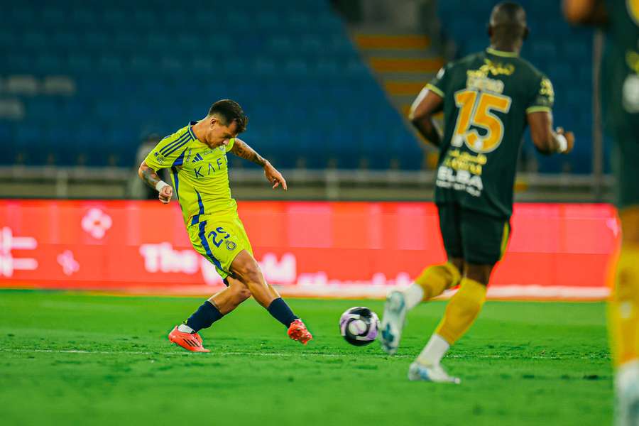 Otávio foi titular e cumpriu os 90 minutos diante do Al Kholood