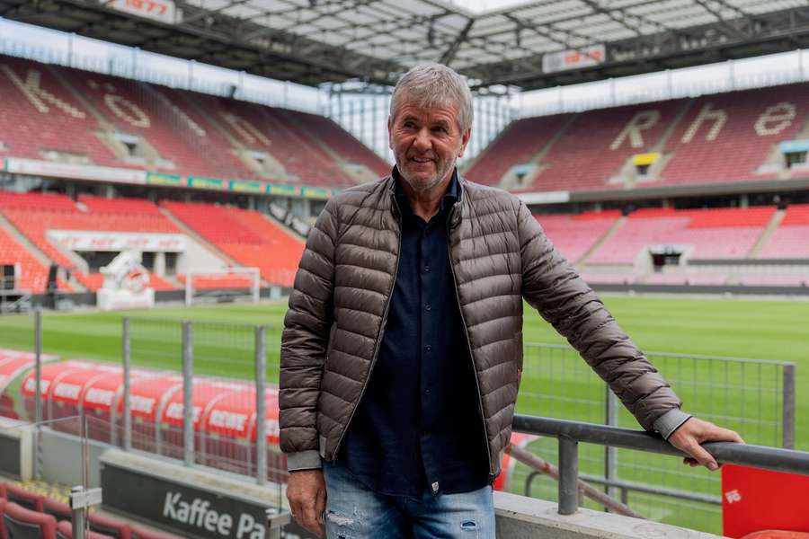 Friedhelm Funkel soll den 1. FC Köln zum Aufstieg in die Bundesliga führen.