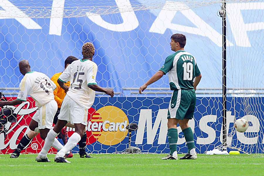 Siyabonga Nomvethe scored the winner against Slovenia in 2002 Siyabonga Nomvethe scored the winner against Slovenia in 2002