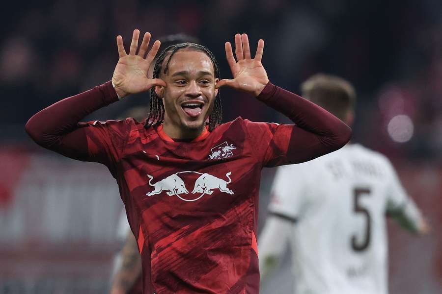 Simons celebra su gol frente al St Pauli
