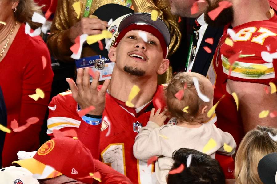 Patrick Mahomes und die Kansas City Chiefs gewannen einen weiteren Super Bowl. Im Anschluss überschattete eine Schießerei die Feierlichkeiten.