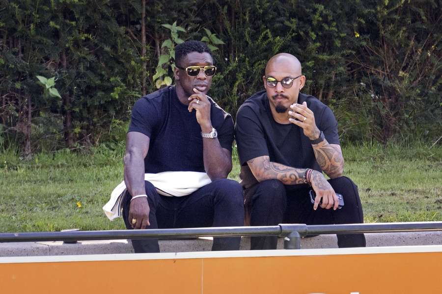 KNVB director Nigel de Jong (R) next to supervisory board member Clarence Seedorf KNVB director Nigel de Jong (R) next to supervisory board member Clarence Seedorf