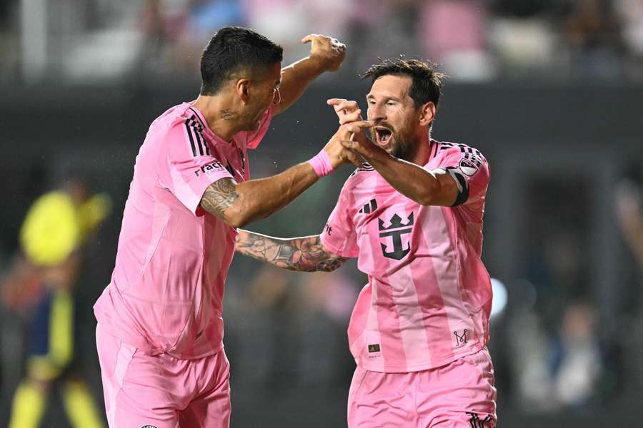 Messi celebra junto a Suárez