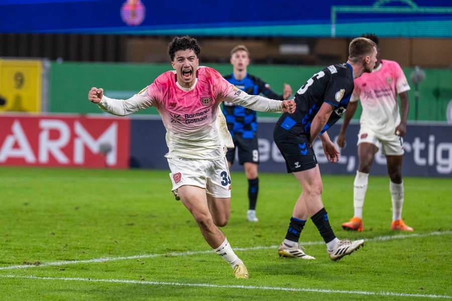 Ibrahim Maza celebrates Ibrahim Maza celebrates