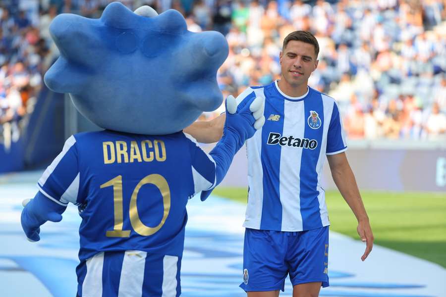 Bednarek já se estreou no Dragão