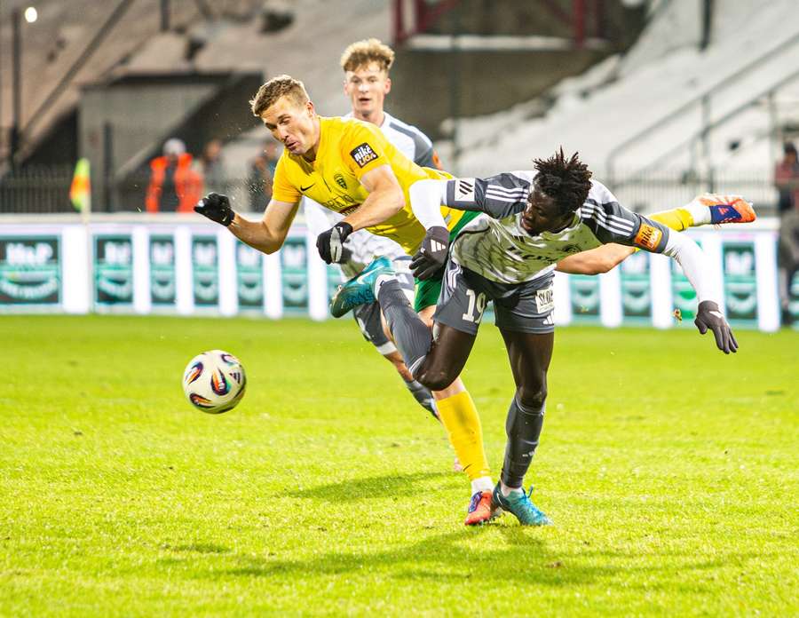 Žilina v Podbrezovej narazila na organizovaný výkon domácich. Žilina v Podbrezovej narazila na organizovaný výkon domácich.