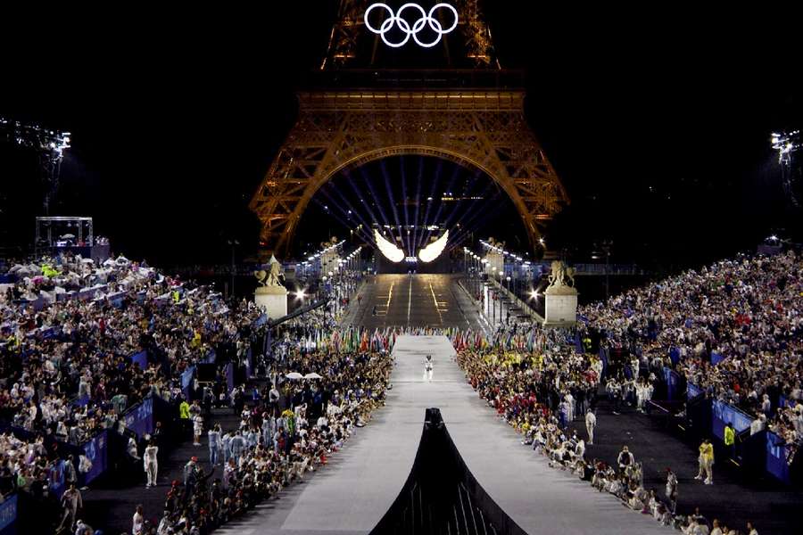 Jogos Olímpicos de Paris foram abertos oficialmente nesta sexta-feira (26) 
