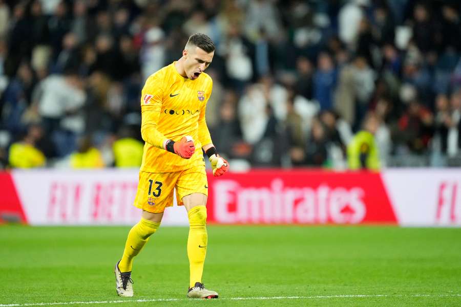 Iñaki Peña celebra la victoria del Barça en el Clásico