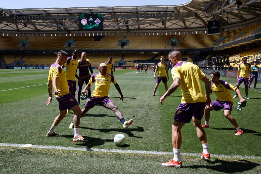 Fiorentina's players train ahead of Wednesday's final