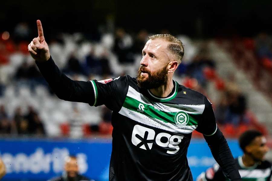 Kevin van Veen is los met twee doelpunten in de uitwedstrijd tegen TOP Oss