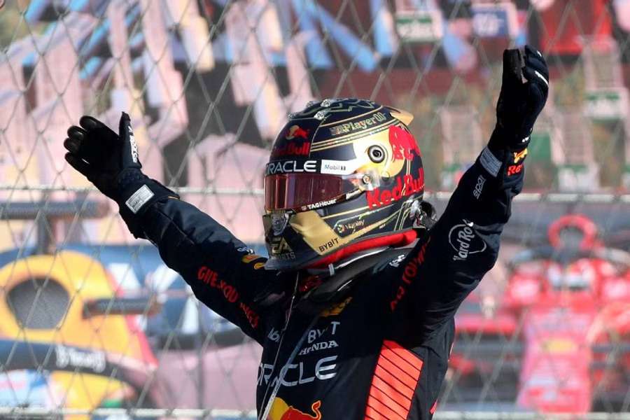 Max Verstappen dosáhl v Mexiku na rekordní 16. výhru v sezoně.
