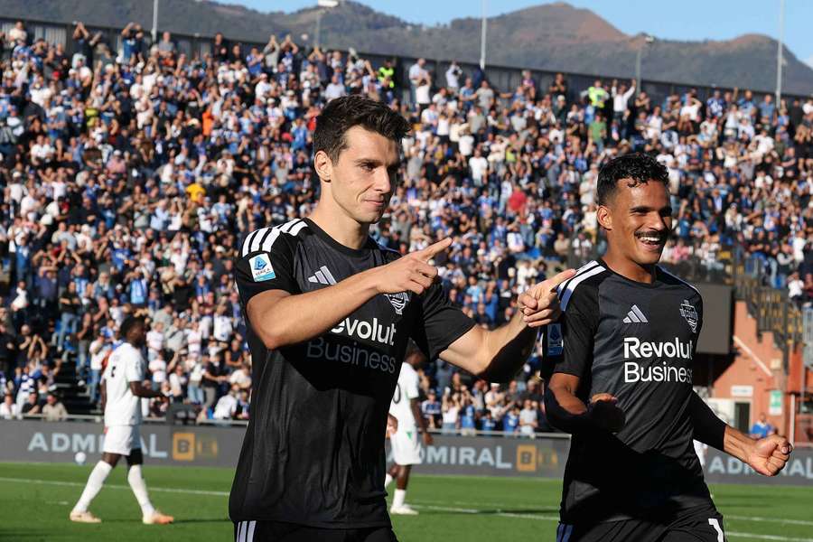 Tasos Douvikas of Como celebrates after scoring the opening goal against Sassuolo