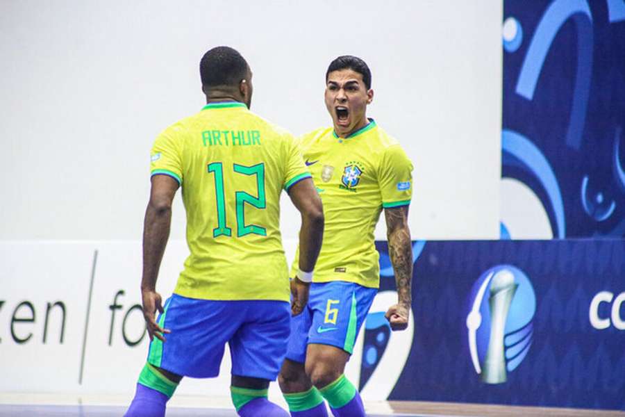 Cléber Souza com Arthur na seleção brasileira