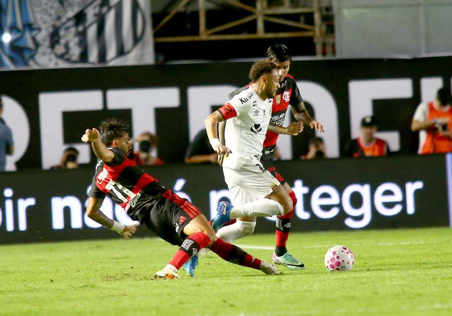 Neymar foi acionado na segunda etapa do duelo contra o Flamengo Neymar foi acionado na segunda etapa do duelo contra o Flamengo