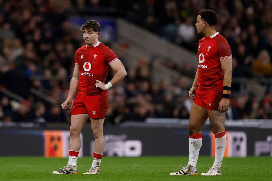 Wales' Dan Edwards (left)