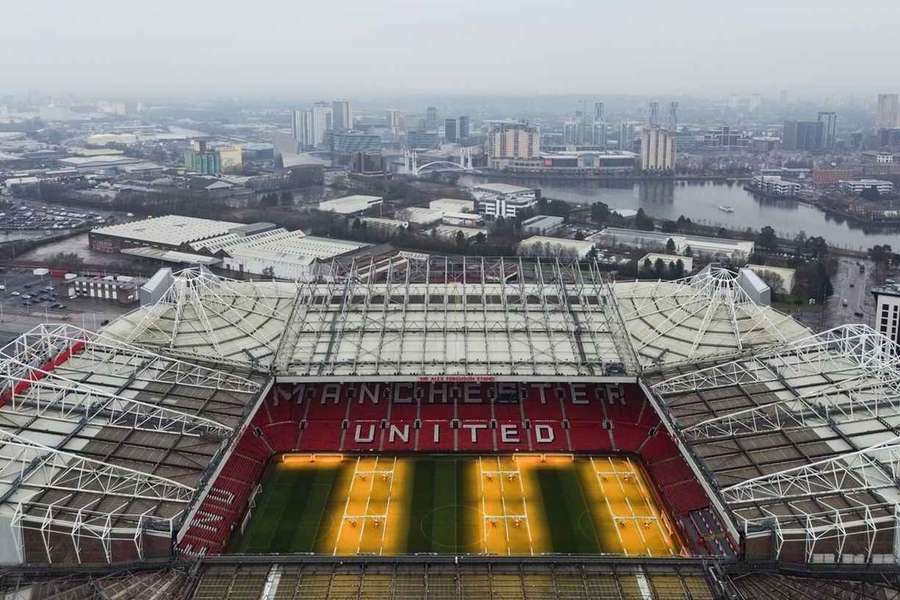 Vedení Manchesteru United výrazně pouští klubu a jeho zaměstnancům žilou.