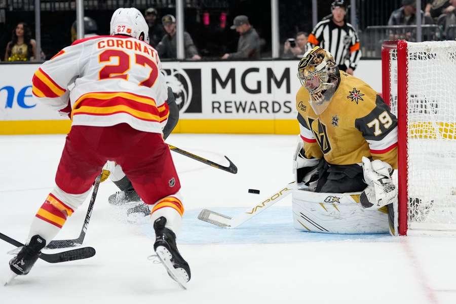 Hat-trick Stone'a i efektowne zwycięstwo Vegas Golden Knights. "Złoci Rycerze" na czele NHL Hat-trick Stone'a i efektowne zwycięstwo Vegas Golden Knights. "Złoci Rycerze" na czele NHL