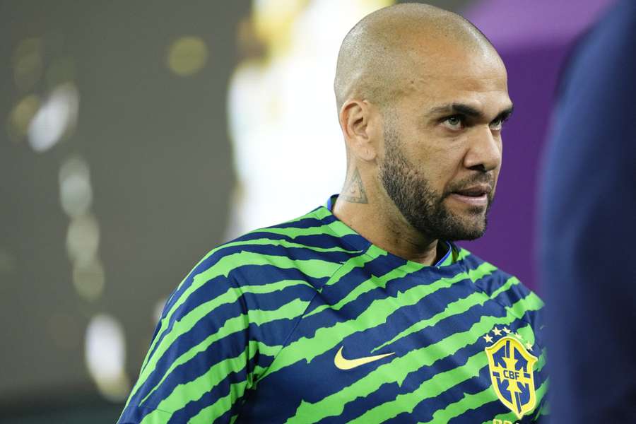 Daniel Alves será julgado em fevereiro e está preso desde o ano passado