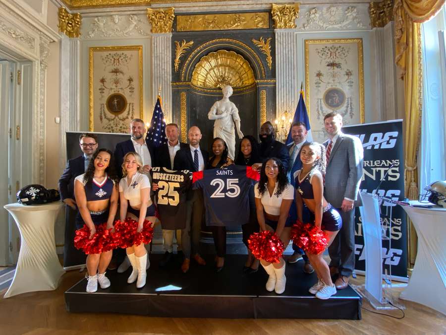 The various representatives of the event between the Paris Musketeers and the New Orleans Saints in Paris on Friday. The various representatives of the event between the Paris Musketeers and the New Orleans Saints in Paris on Friday.