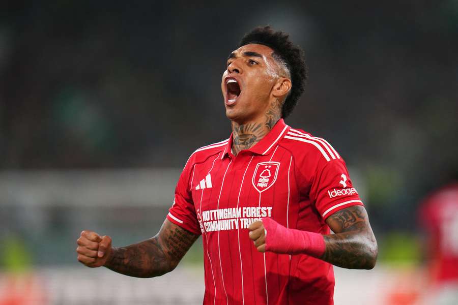 Igor Jesus fez os dois gols do Nottingham no La Cartuja