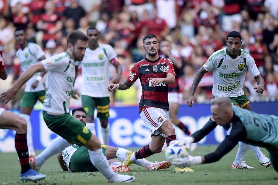 Goleiro João Carlos, do Cuiabá, fez boas intervenções no primeiro tempo