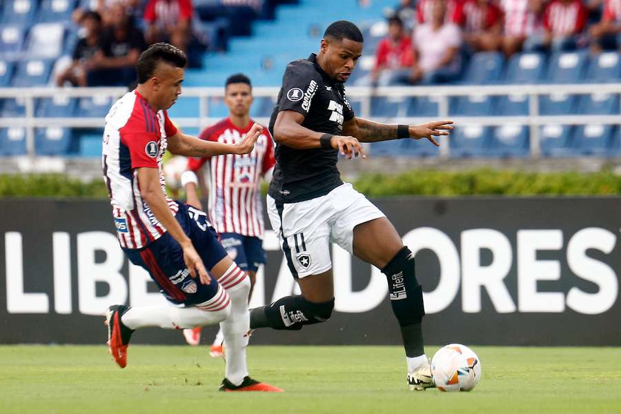 Botafogo foi superior ao Junior no primeiro tempo Botafogo foi superior ao Junior no primeiro tempo