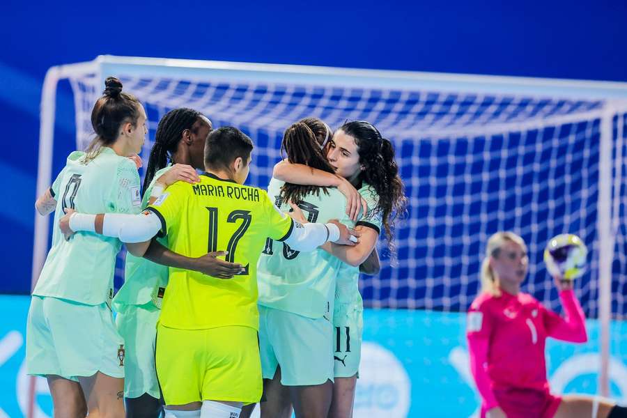 Portugal goleou Itália por 7-2 nos quartos de final do Mundial Portugal goleou Itália por 7-2 nos quartos de final do Mundial