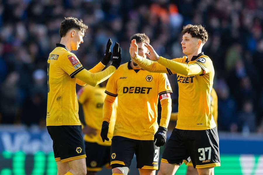 Strand Larsen em ação pelo Wolves Strand Larsen em ação pelo Wolves